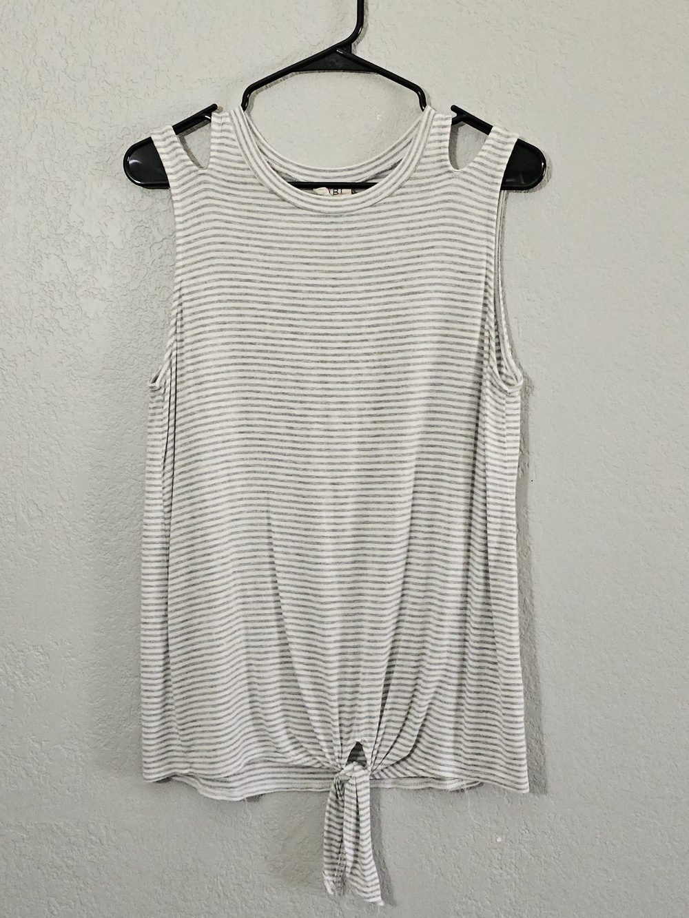 BiBi Gray Striped Sleeveless Tie-Front Tank Top Shoulder Cut Out Womens Large